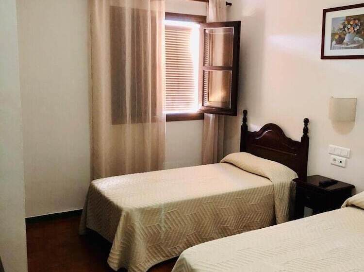 בית מלון כפרי La Yedra