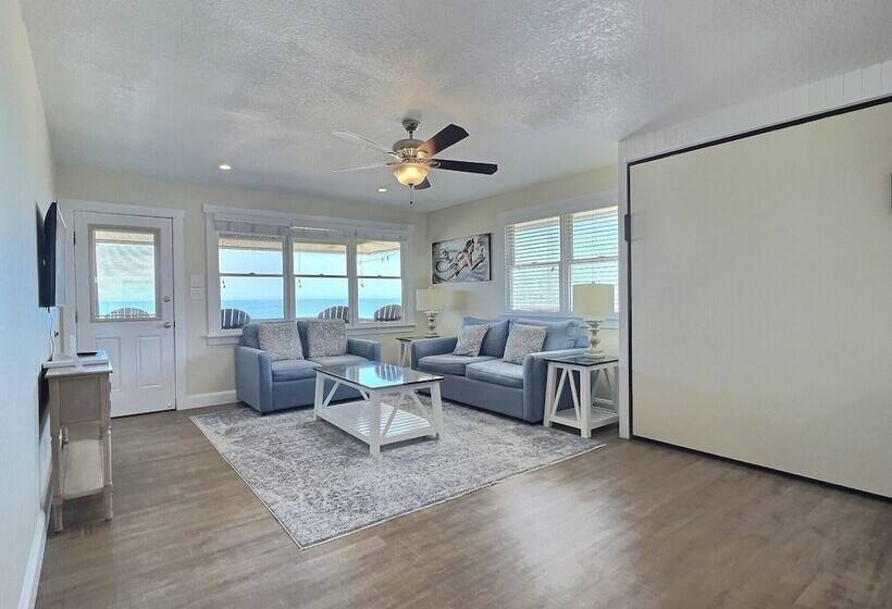 فندق Lighthouse View Oceanfront Lodging