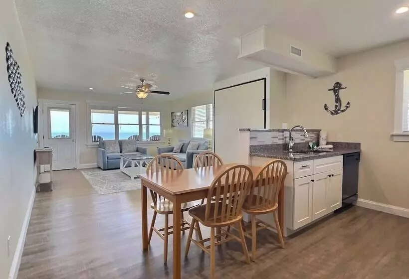 Hotelli Lighthouse View Oceanfront Lodging