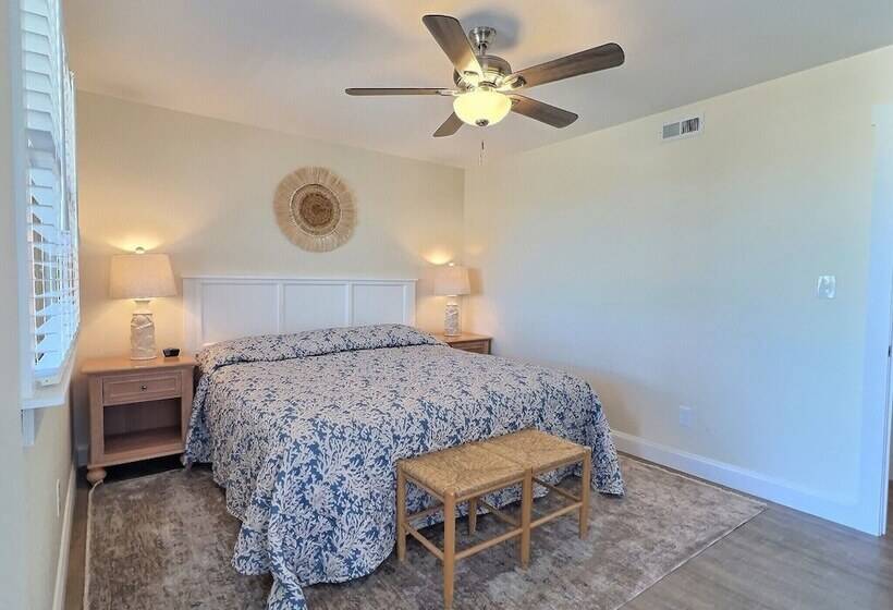 فندق Lighthouse View Oceanfront Lodging