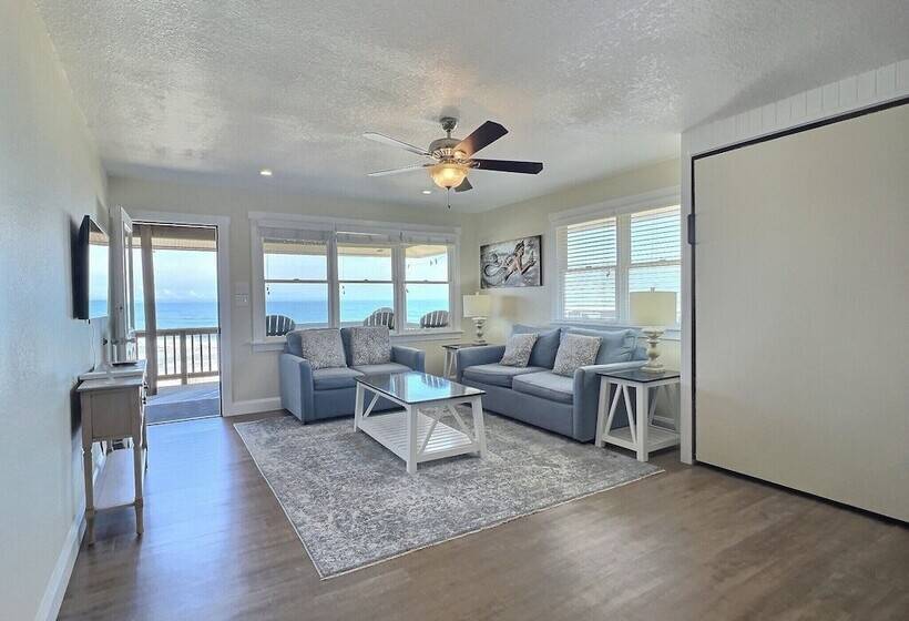 فندق Lighthouse View Oceanfront Lodging