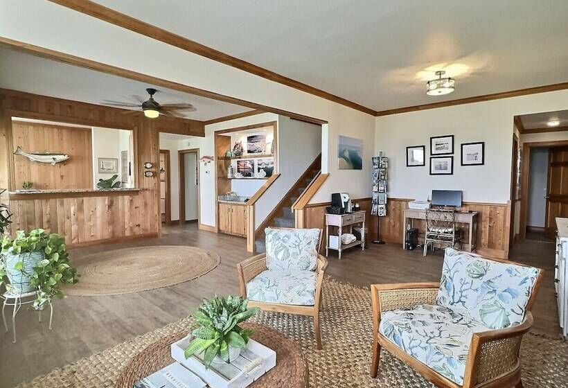 فندق Lighthouse View Oceanfront Lodging