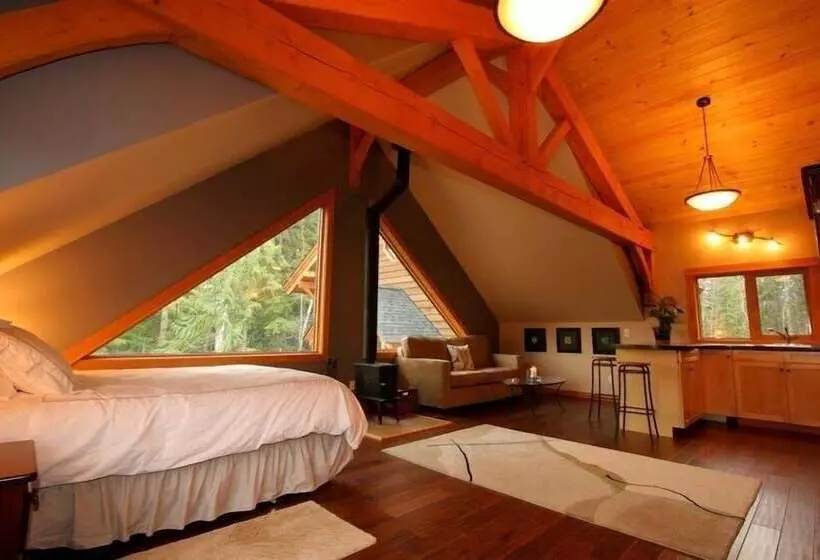پانسیون Revelstoke Timber Loft B&b