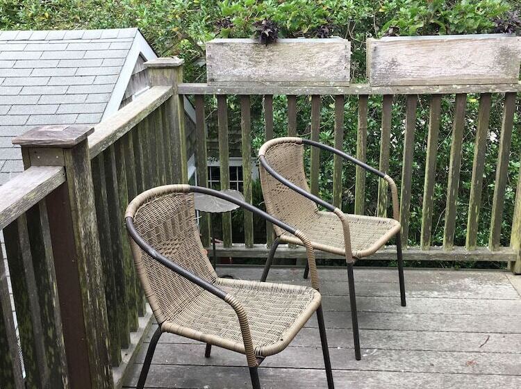 پانسیون The Chestnut House