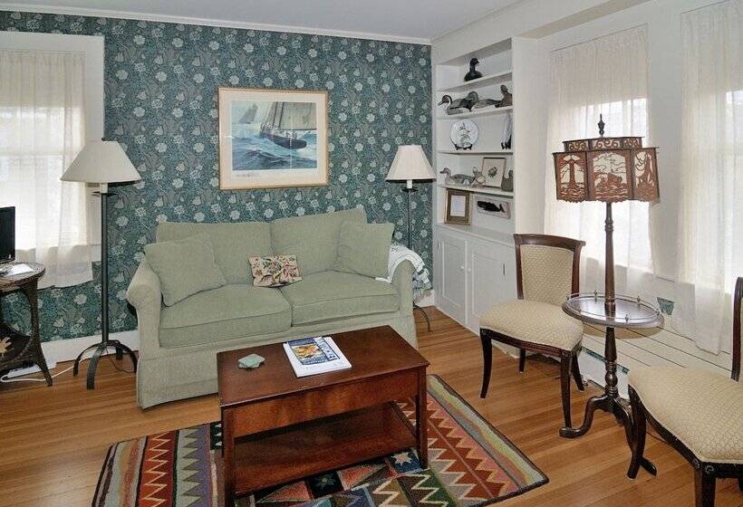 پانسیون The Chestnut House