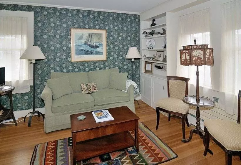 ペンション The Chestnut House