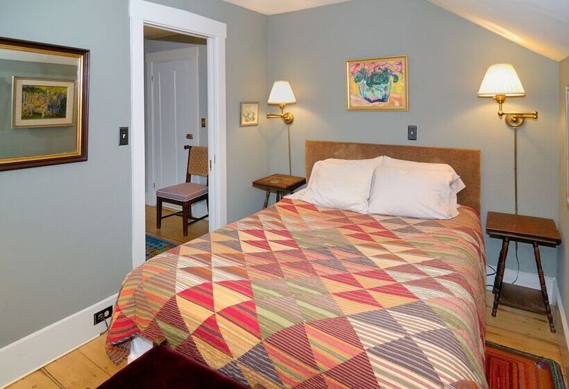 پانسیون The Chestnut House