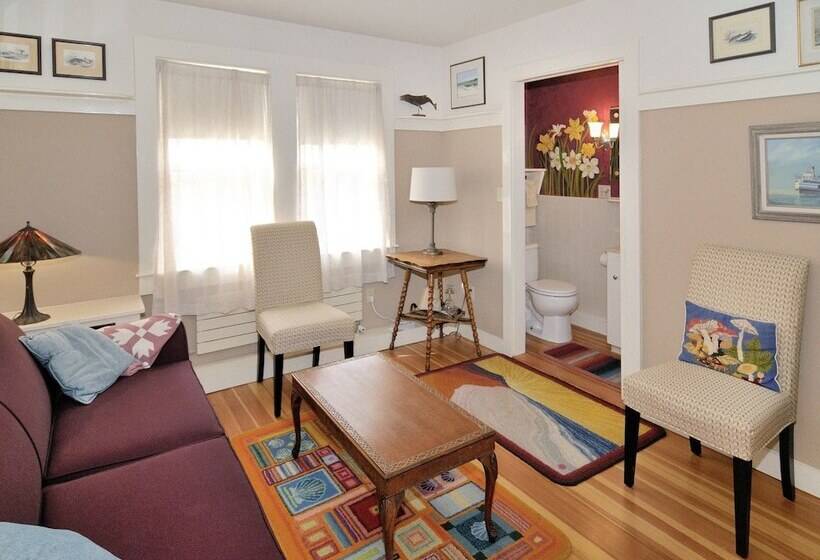 پانسیون The Chestnut House