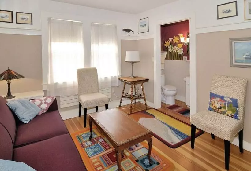 ペンション The Chestnut House