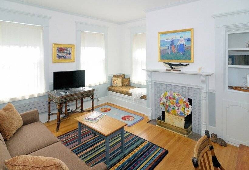 پانسیون The Chestnut House