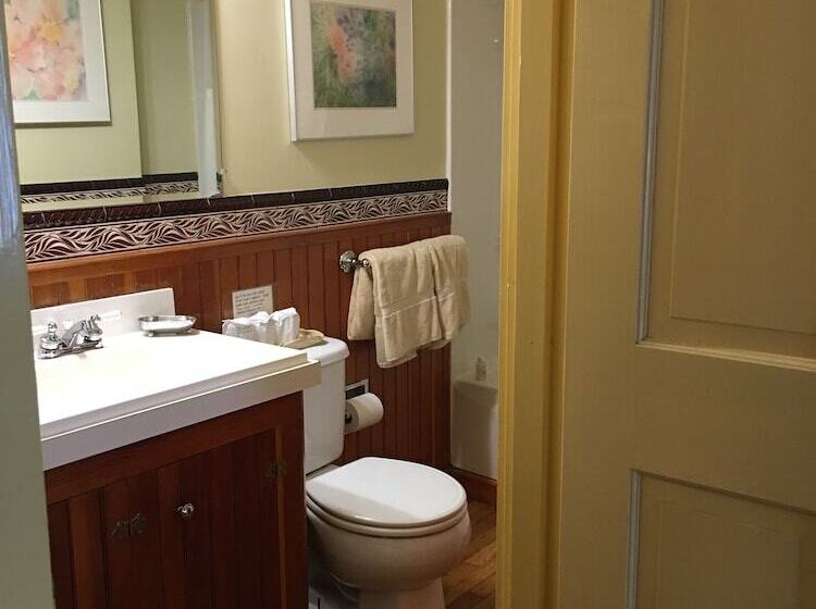 پانسیون The Chestnut House