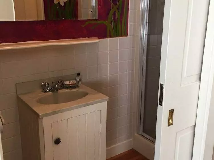 ペンション The Chestnut House