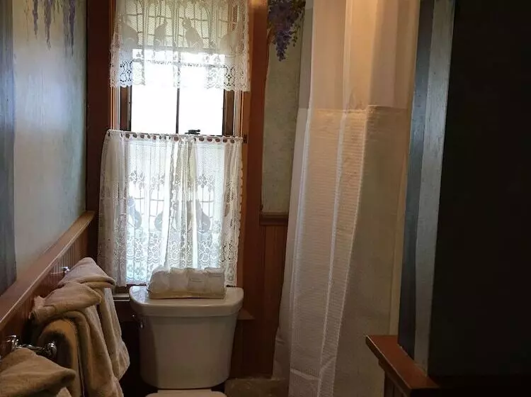 ペンション The Chestnut House