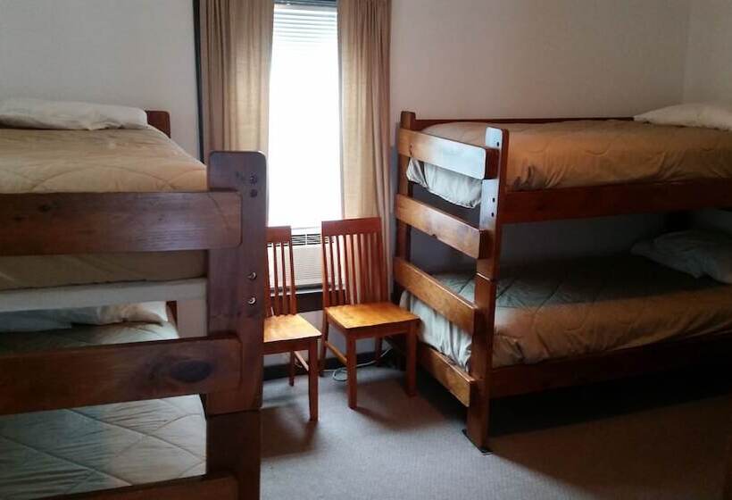 פנסיון The School House Inn