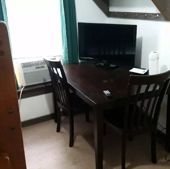 Majatalo The School House Inn