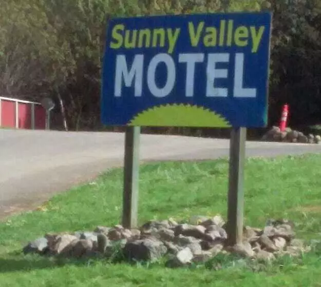 Sunny Valley Motel