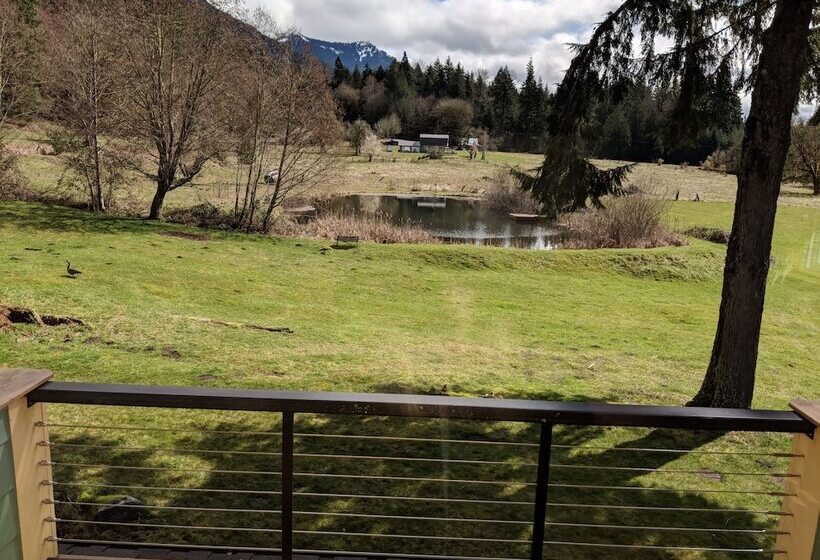 Copper Creek Inn At Mt Rainier
