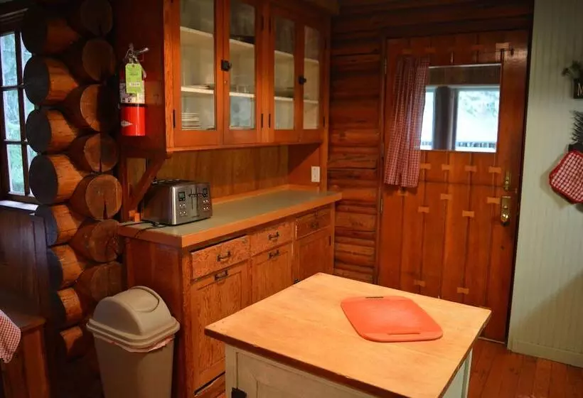 Copper Creek Inn At Mt Rainier