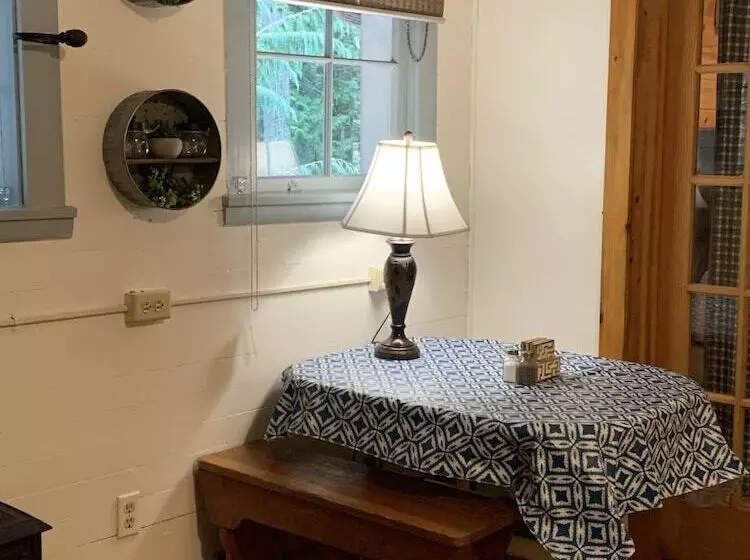 Copper Creek Inn At Mt Rainier