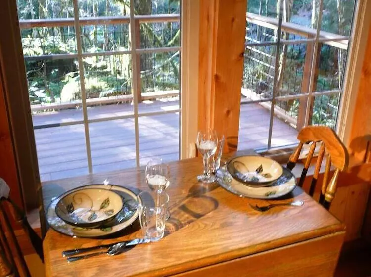 Copper Creek Inn At Mt Rainier