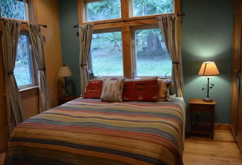 Copper Creek Inn At Mt Rainier