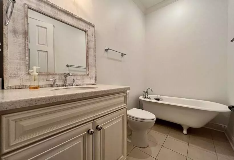 Hotelli Bay Town Inn