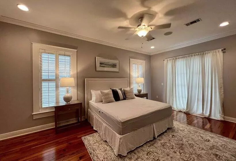 Hotelli Bay Town Inn