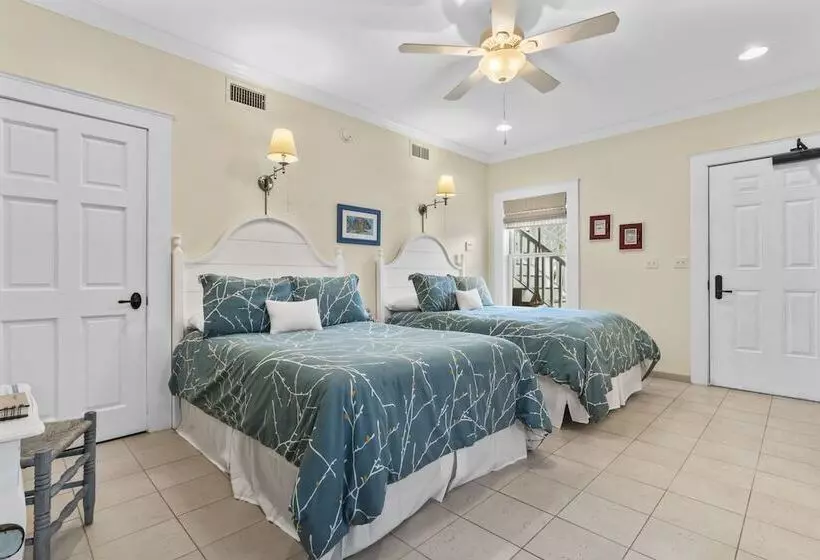 Hotelli Bay Town Inn