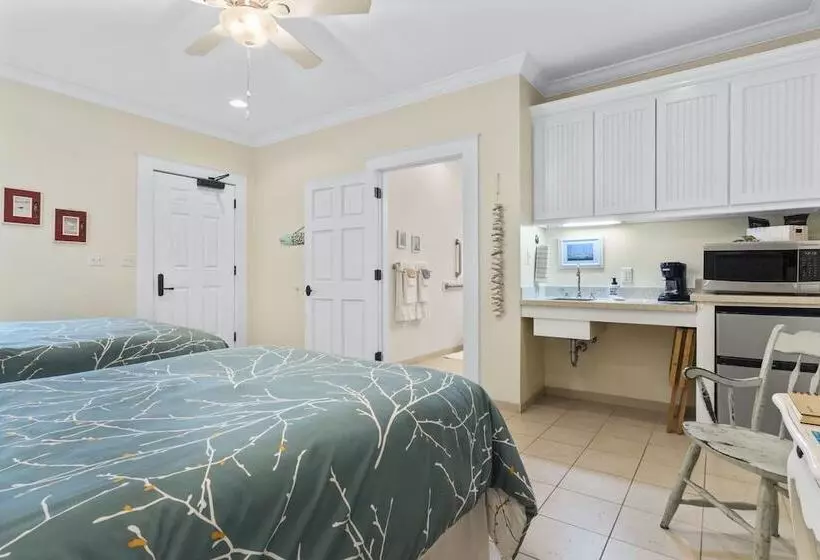 Hotelli Bay Town Inn