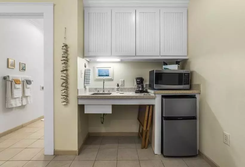 Hotelli Bay Town Inn