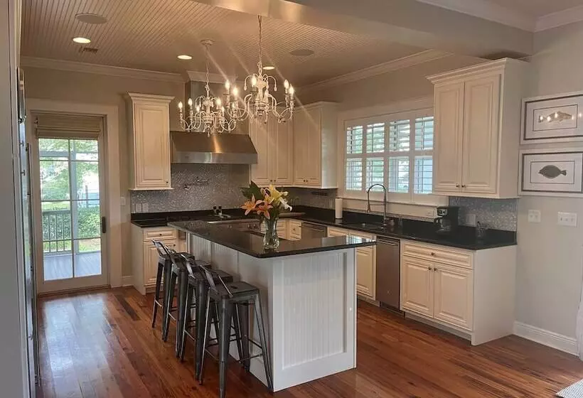 Hotelli Bay Town Inn