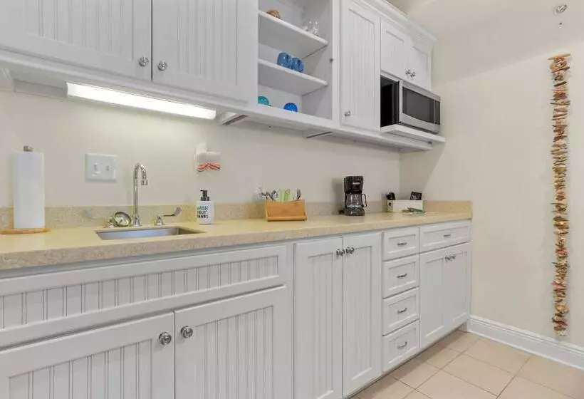 Hotelli Bay Town Inn