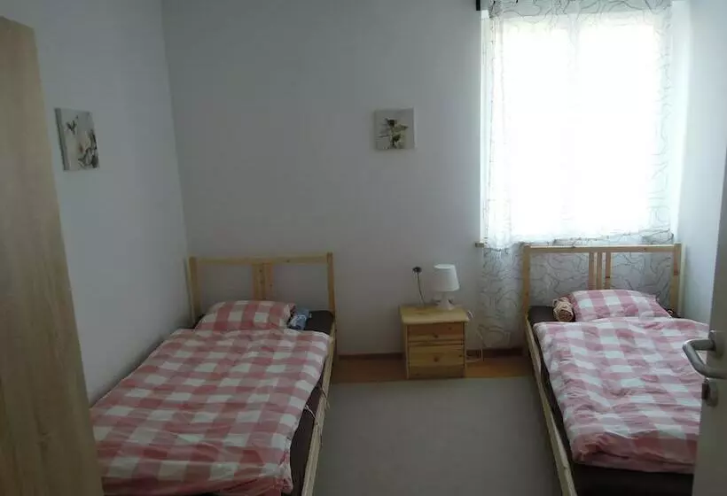 ホテル Hostel Bregenz