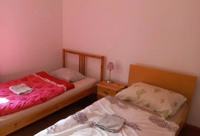 ホテル Hostel Bregenz