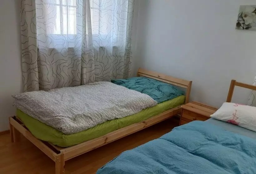 ホテル Hostel Bregenz