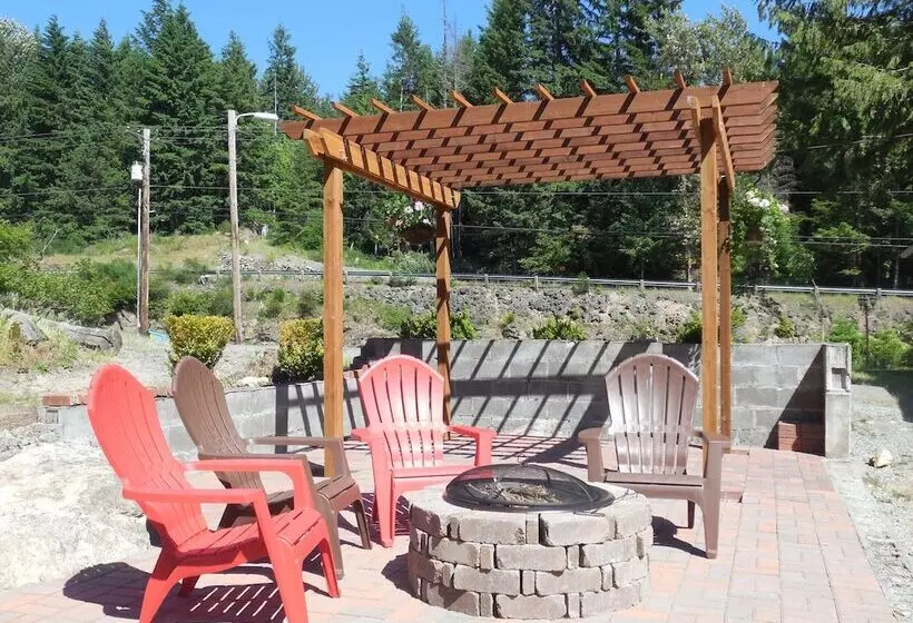 Hotelli Mountain View Lodge   No Pets Allowed