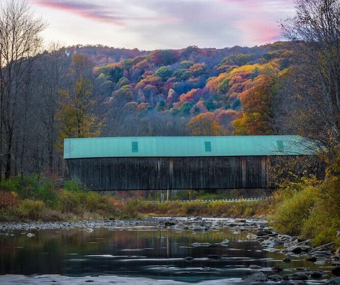 The Lincoln Inn & Restaurant At The Covered Bridge