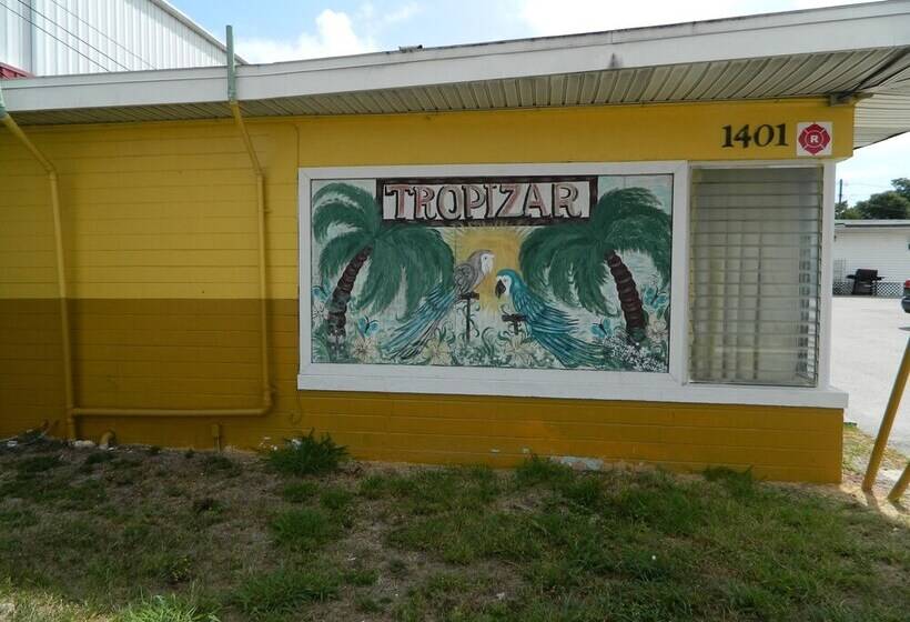 Tropizar Motel