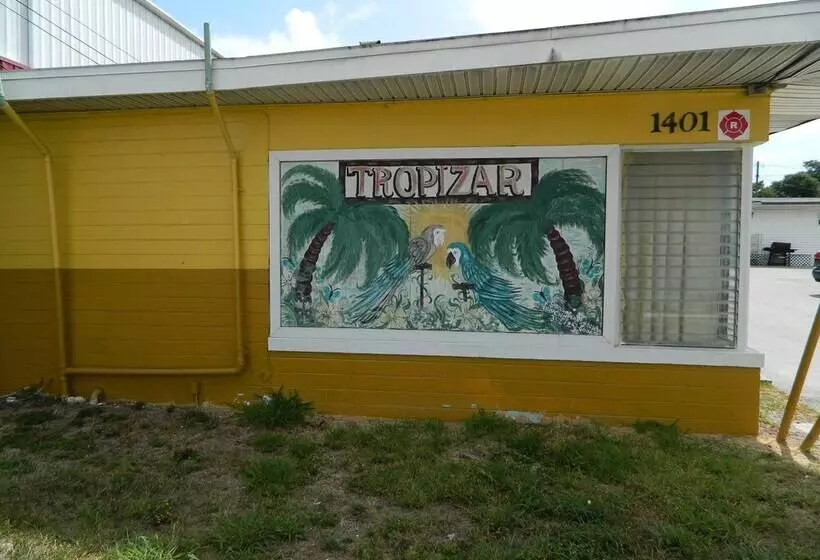 Tropizar Motel