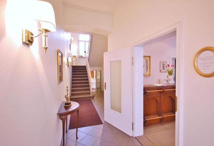 Das Kleine Hotel In Ruhiger Stadtlage