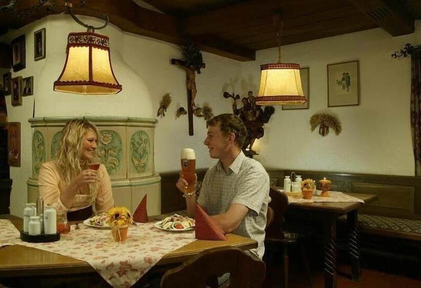 Отель Alpenrose Traditionsgasthof Mittenwald
