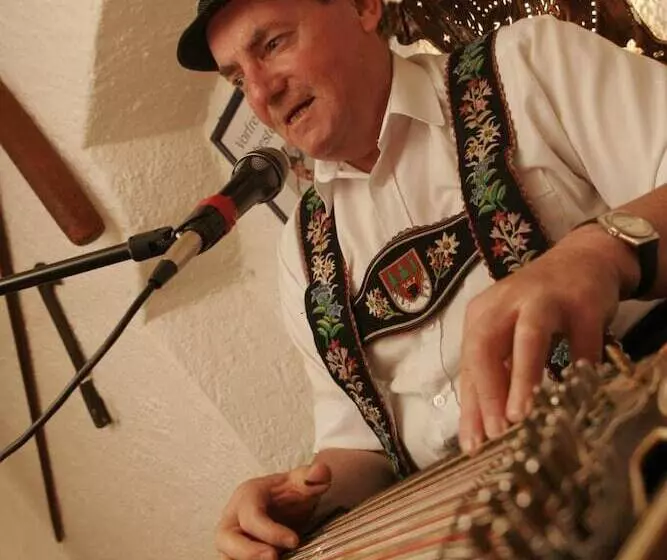 Hotel Alpenrose Traditionsgasthof Mittenwald