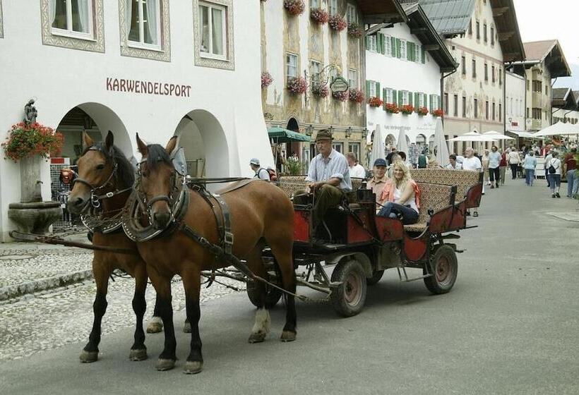Отель Alpenrose Traditionsgasthof Mittenwald
