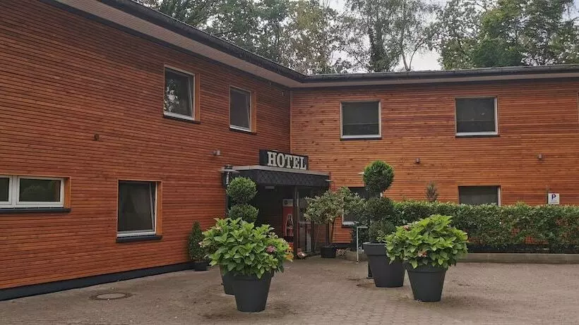 Отель Am Springhorstsee