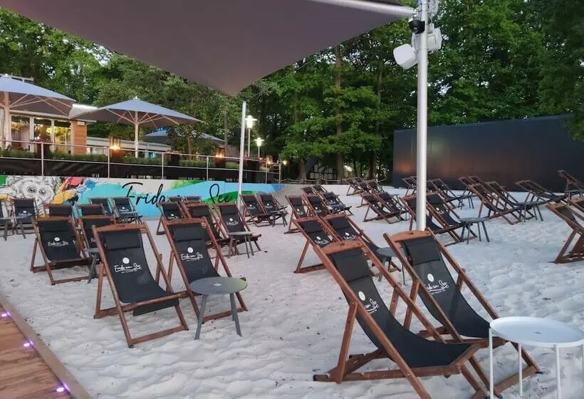 Отель Am Springhorstsee