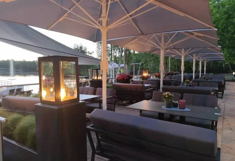 Отель Am Springhorstsee