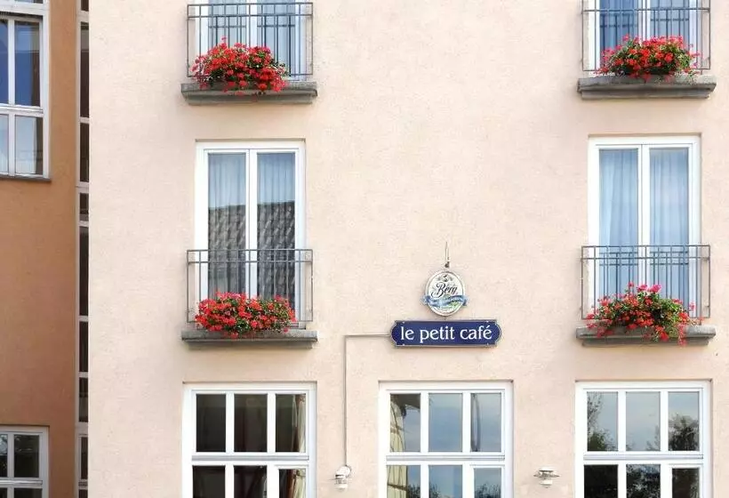 فندق Garni Arcis