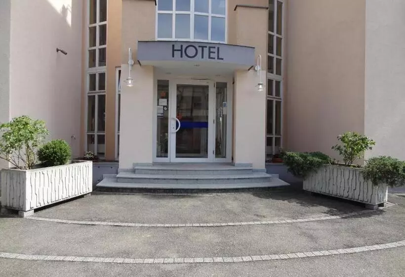 فندق Garni Arcis