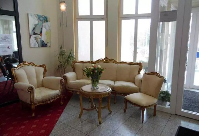 فندق Garni Arcis