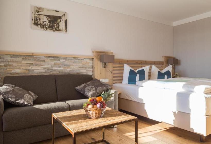 Отель Christine